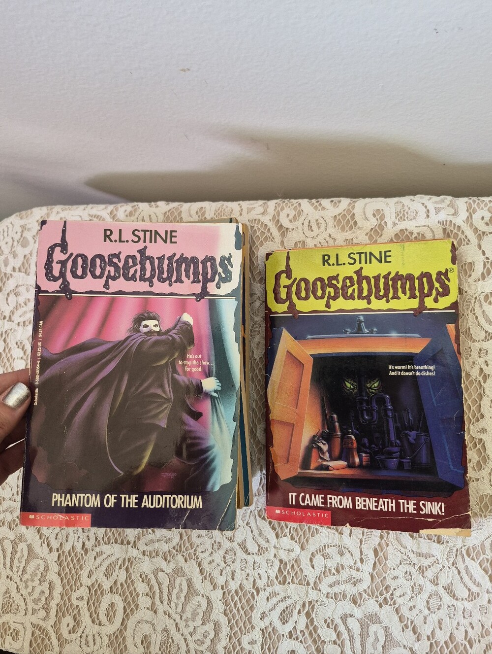 9 Goosebumps Books - Picture 8 of 12
